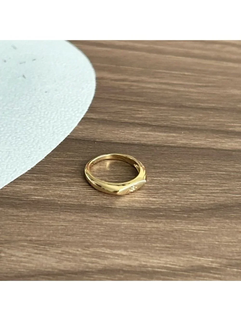 Elegant Gold Ring Q780